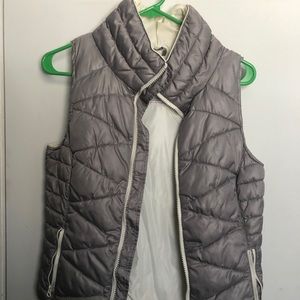 SO Kohls teen gray and white puffer vest